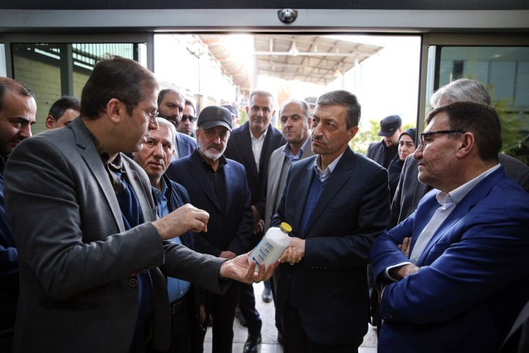  بازدید فتاح از شهرک صنعتی دارویی برکت